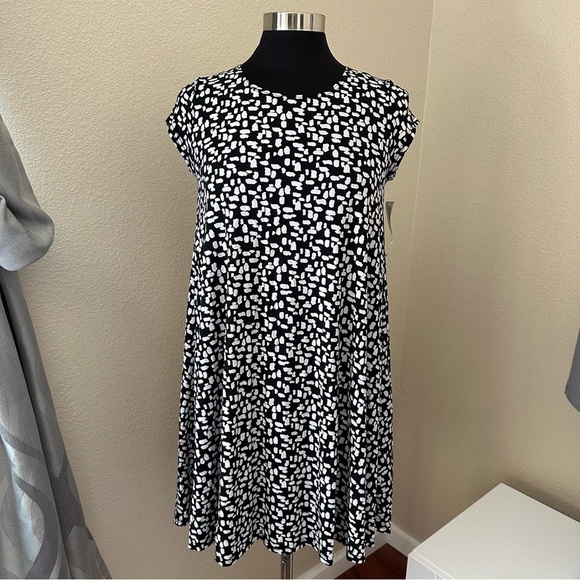 NWT Karen Kane Black & White giraffe Print Short Sleeve Shift Dress - Picture 1 of 11